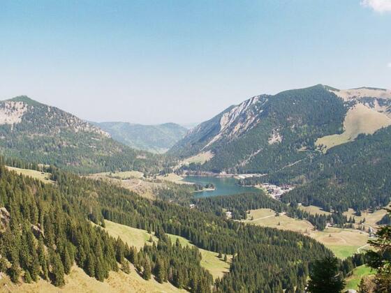 Blick vom Stolzenberg auf den Spitzingsee