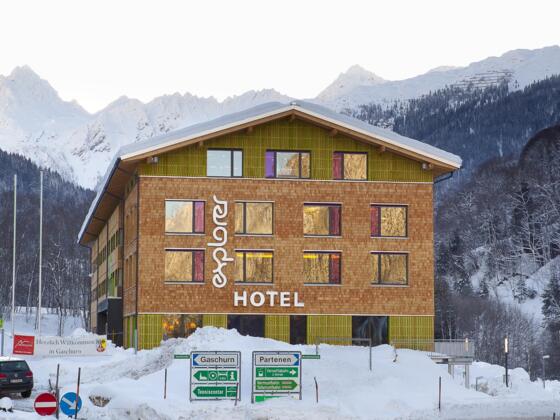 Aussen Winter - Explorer Hotel Montafon retuschier
