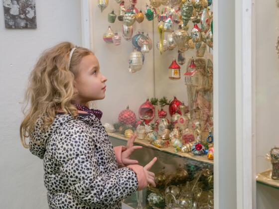 Kinder im Weihnachtsmuseum