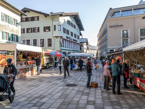 Wochen- und Bauernmarkt auf dem Weihnachtsschützenplatz Berchtesgaden