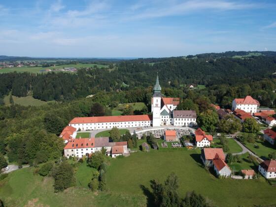 Blick auf die Klosteranlage in Rottenbuch