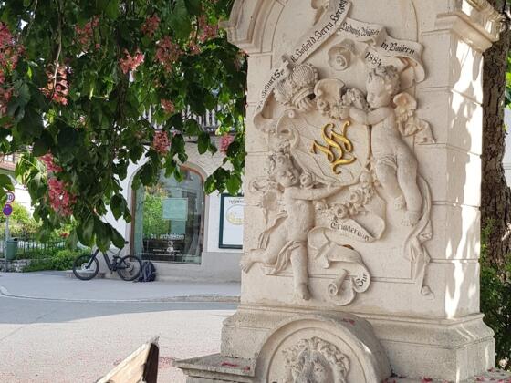 ludwigsbrunnen-am-steinmetzplatz-tegernsee