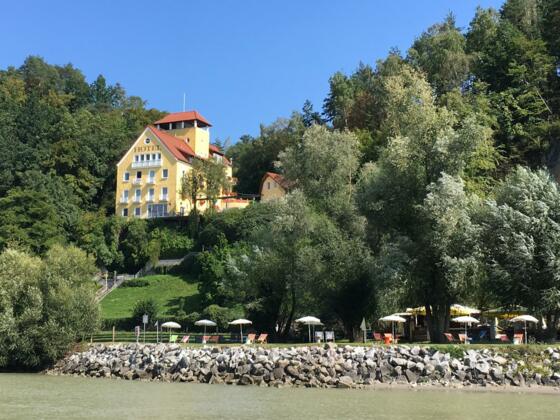 Hotel mit Donaustrand