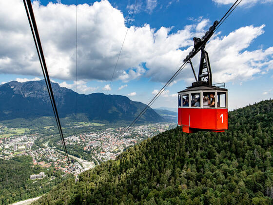 Die Predigtstuhlbahn hoch über der Alpenstadt Bad Reichenhall