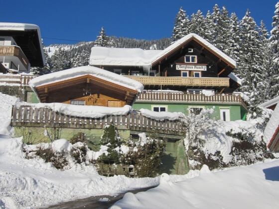 Berghaus im Winter