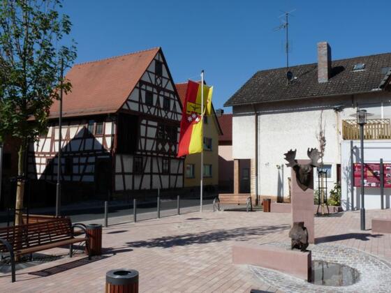 Historisches Rathaus mit Marktplatz