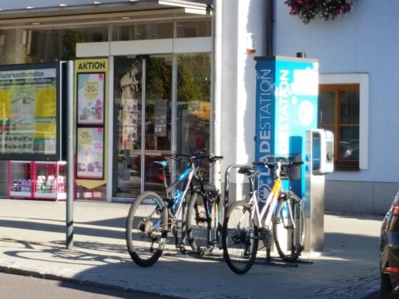 e-Bike & e-Auto Ladesation Sadtplatz Bad Leonfelden www.ernergieag.at