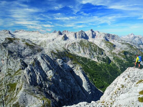 Wilde Unberührtheit beim Anstieg zum Großen Teufelshorn, im Hintergrund Funtenseetauern (Mitte) und Watzmann (rechts).