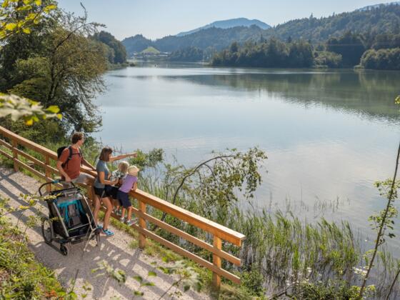 Barrierefreier Weg am Reintalersee in Kramsach Ferienregion Alpbachtal