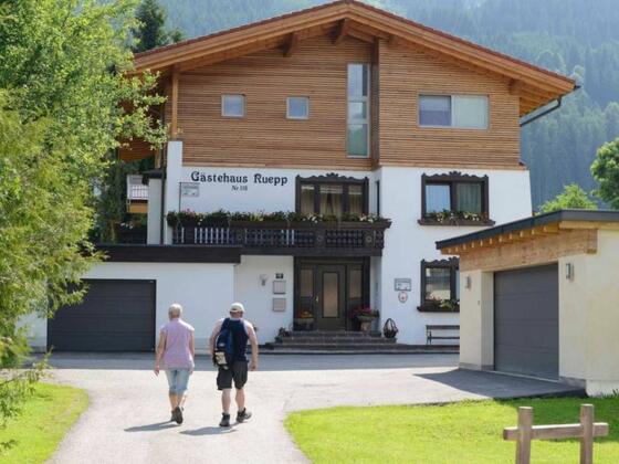 Aussenansicht im Sommer