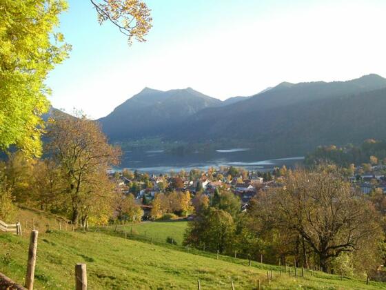 Blick von den Hängen des Schliersbergs auf Schliersee
