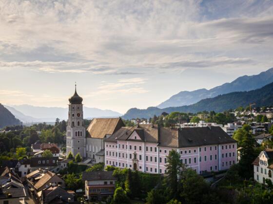 St. Laurentiuskirche und Schloss Gayenhofen