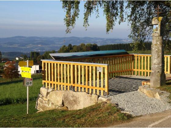 Aussichtsplattform mit Panoramatafel