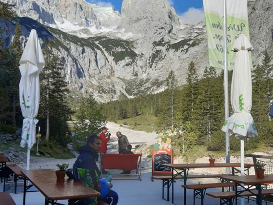 Höllentalangerhütte mit Blick zur Zugspitze