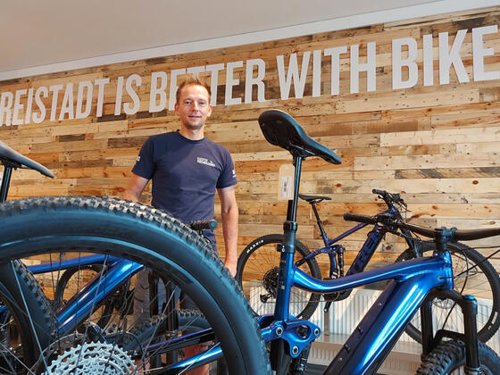 Martin Fischerlehner in seinem neuen Shop in Freistadt