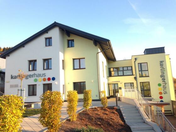 Aussenansicht Karlingerhaus