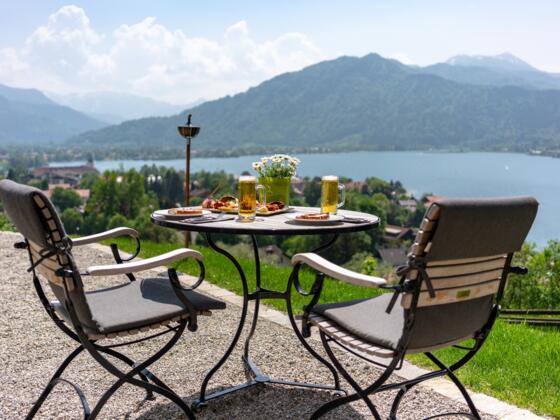 biergarten-das-tegernsee_biergartenausblick