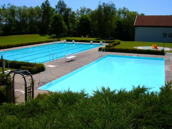 Freibad mit Sportbecken