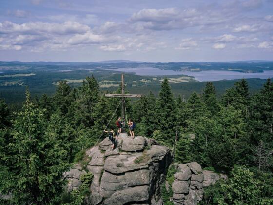 BoehmerwaldWandernBaerensteinMoldaustausee_OberoesterreichTourismusBoehmerwaldRobertMaybach.jpg