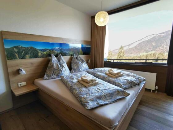 Doppelbett mit Blick auf die Ewige Wand