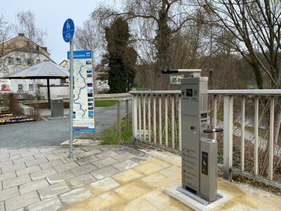 Fahrrad-Reparaturstation an der Saaleradoase
