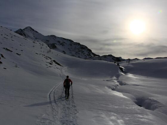 Übers breite Hochtal weiter