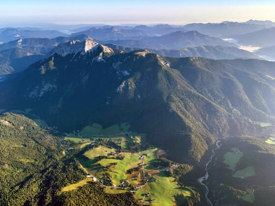 Perfekte Aussichtskanzel: Der Guffert thront auf knapp 2200 Metern Höhe über dem Bergsteigerdorf Steinberg