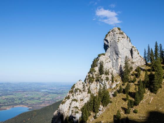 Der Franziskaner ist ein markanter Fels am Rande des Tegelberges.