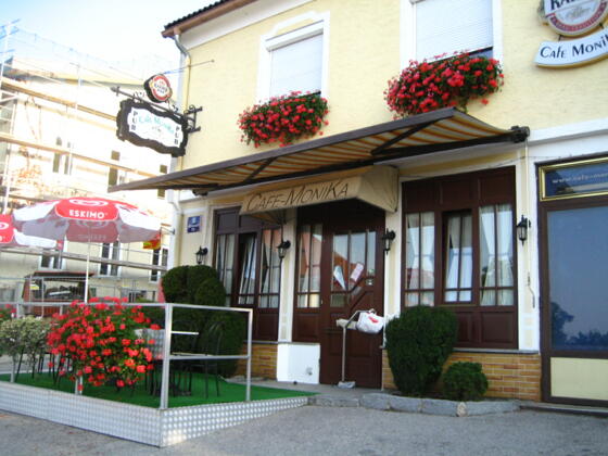 Cafe Monika