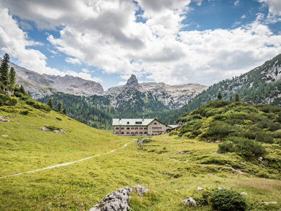 Kärlingerhaus vor Schottmallhorn und Steinernem Meer