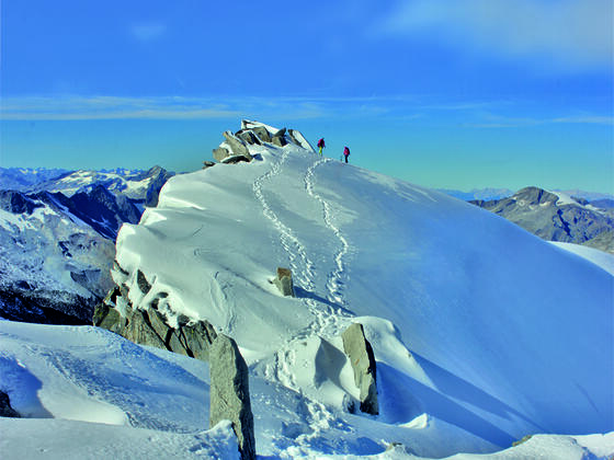 Alles weiß am Schwarzenstein. Der sanfte Berg bietet eine herrliche Hochtour für Einsteiger.