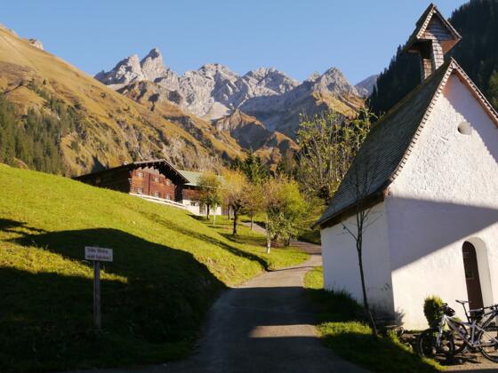 Blick vom Berggasthof Einödsbach auf Trettachspitze, Mädelegabel, Hochfrottspitze und die beiden Berge der guten Hoffnung