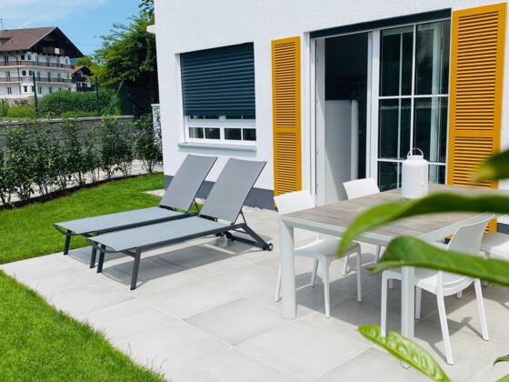 Sonnenterrasse und Garten