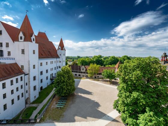 Neues Schloss mit Schlosshof