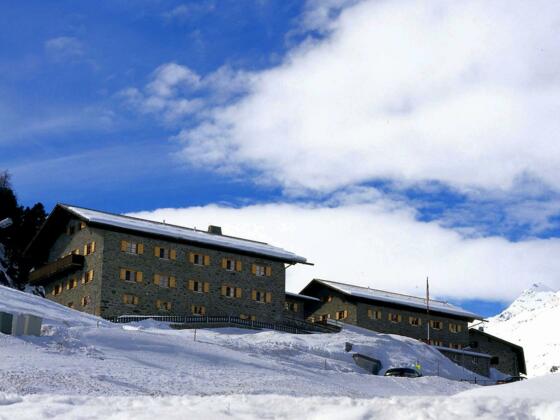 Universitätszentrum Obergurgl Winter Nordansicht