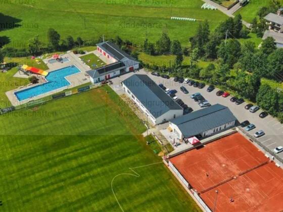 Freibad mit Sportanlage