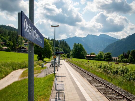Bahnhof Osterhofen mit Blick ins Leitzachtal