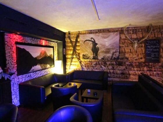 M &amp; M Bar-Lounge