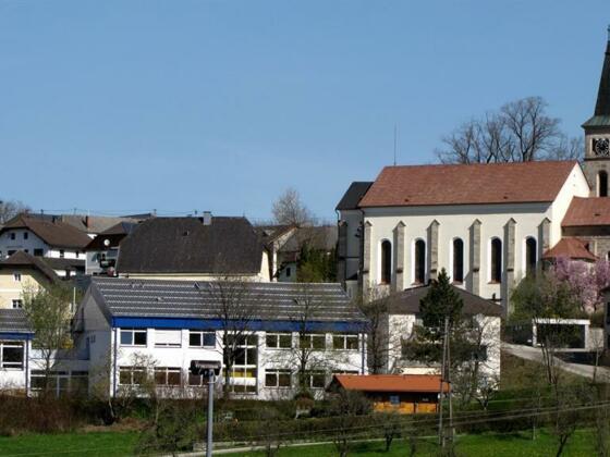 Pfarrirche Julbach mit Winterlandschaft