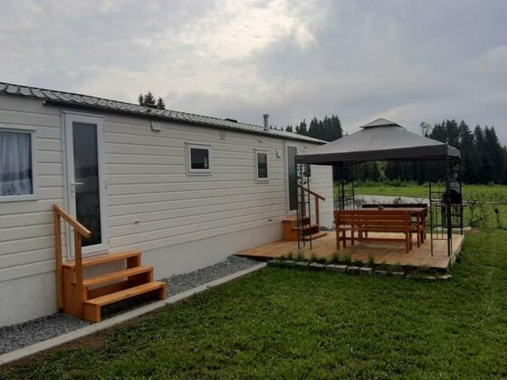 Mobilheim mit Terrasse