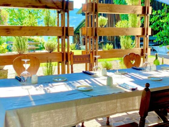 Reitingergut Tisch draussen