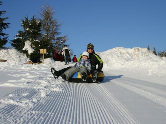 Happy Rodeln beim Haagerhof