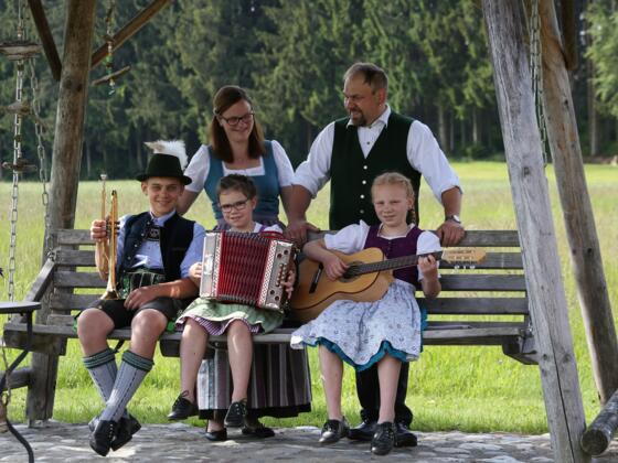 Ihre Gastgeber Familie Waltl Beim Lenglacher