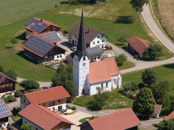 Luftbild der Jakobskirche in Rottenstuben