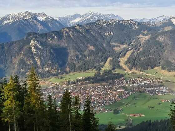 Aufacker Blick auf Oberammergau