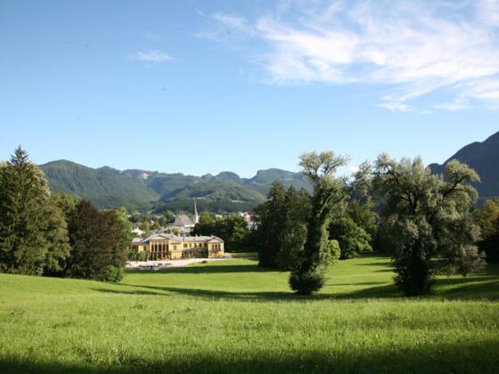 Blick durch den Kaiserpark auf die Kaiservilla
