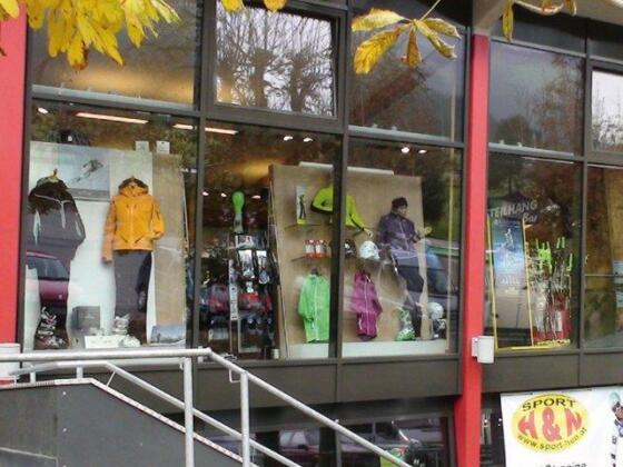 H &amp; N im Reith i. A. Auslage