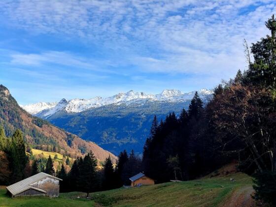 Ausblick entlang des Weges auf Höhe Muther Maisäß