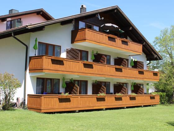 Hotelansicht vom Garten