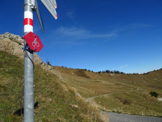 Wegweiser entlang der MTB-Route